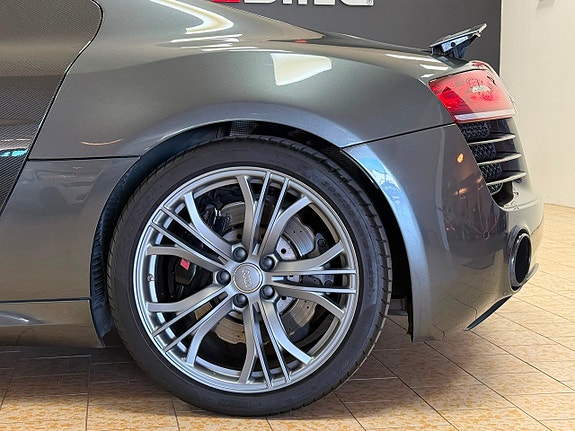 Audi R8 12 of 24