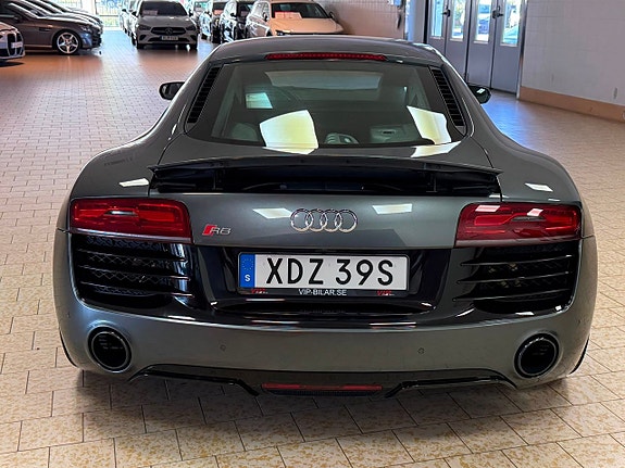 Audi R8 6 of 24