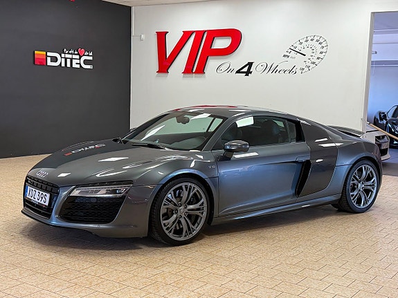 Audi R8 2 of 24