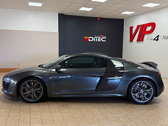 Audi R8 4 of 24
