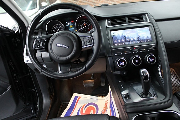 Jaguar E-PACE 16 of 17