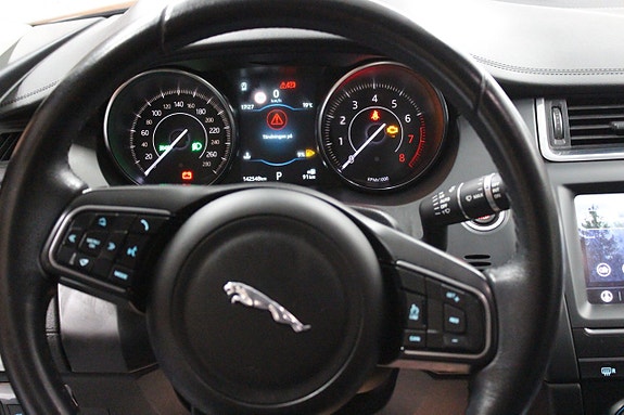 Jaguar E-PACE 12 of 17