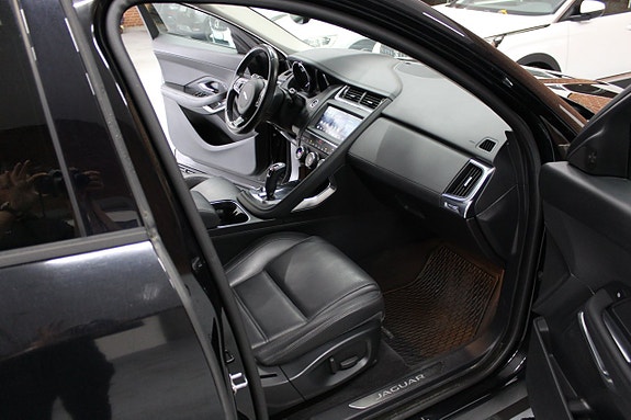 Jaguar E-PACE 11 of 17