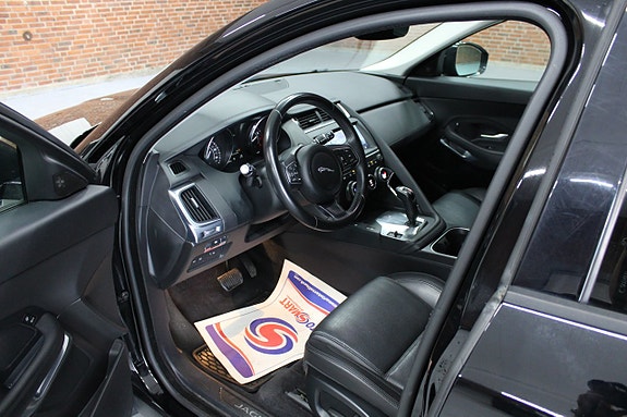 Jaguar E-PACE 10 of 17