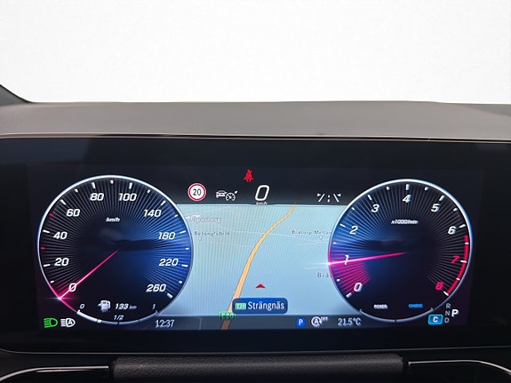 Mercedes-Benz GLA180 d 15 of 30