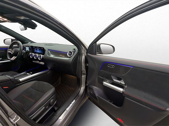 Mercedes-Benz GLA180 d 27 of 30