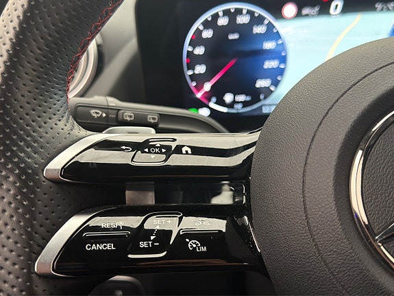 Mercedes-Benz GLA180 d 14 of 30