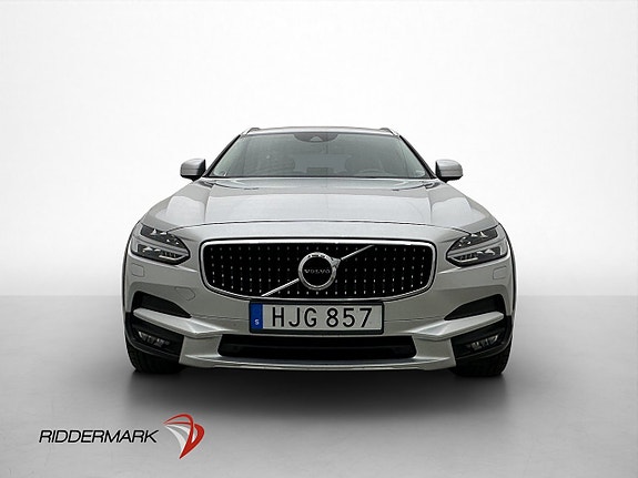 Volvo V90 Cross Country 2 of 30
