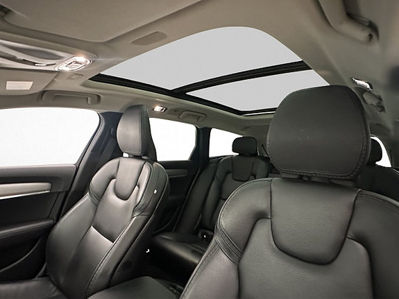 Volvo V90 Cross Country 13 of 30