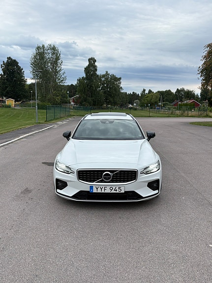 Volvo V60 2 of 12