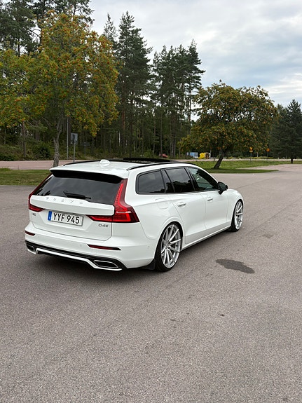 Volvo V60 4 of 12