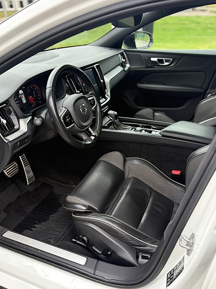 Volvo V60 7 of 12