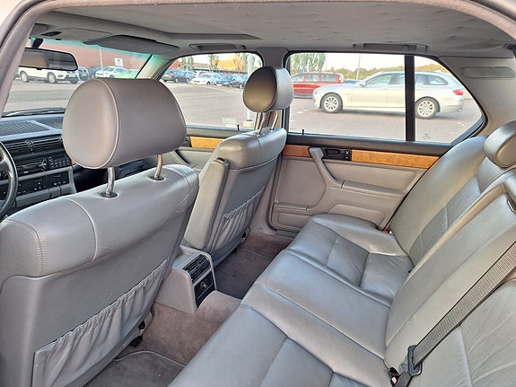 BMW 730i 4 of 6