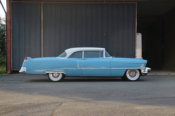 Cadillac Series 62 10 of 30