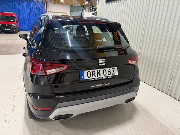 Seat Arona 3 of 12