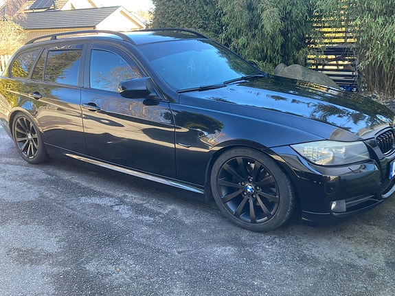 BMW 320d 2 of 5