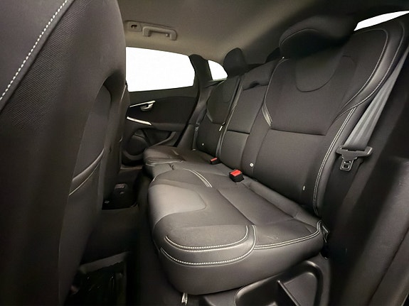 Volvo V40 27 of 30