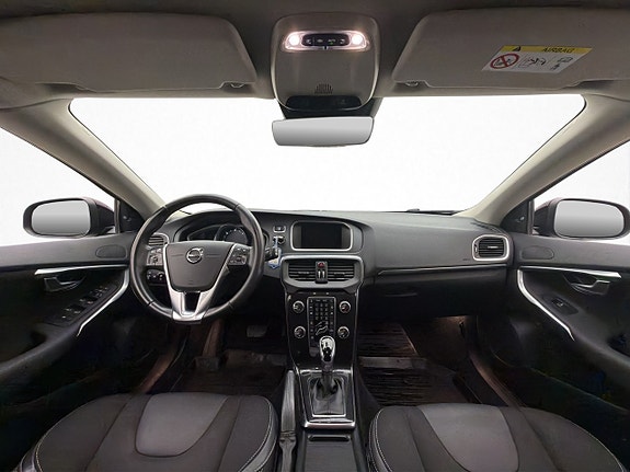 Volvo V40 12 of 30
