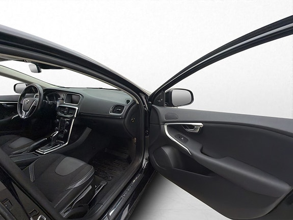 Volvo V40 25 of 30