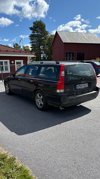 Volvo V70 3 of 6