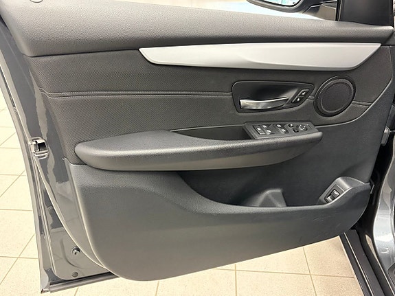 BMW 218i 4 of 18