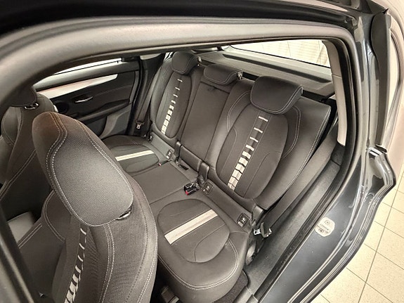 BMW 218i 15 of 18
