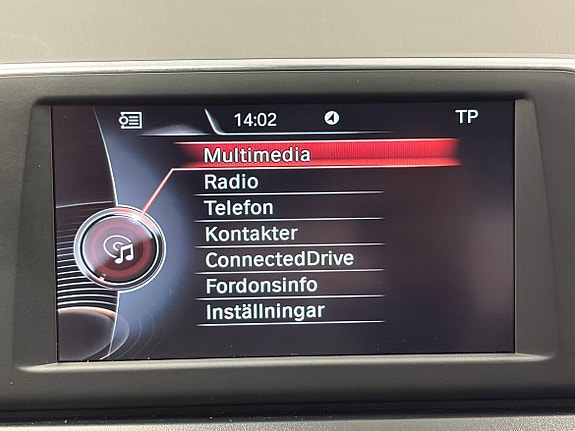 BMW 218i 9 of 18