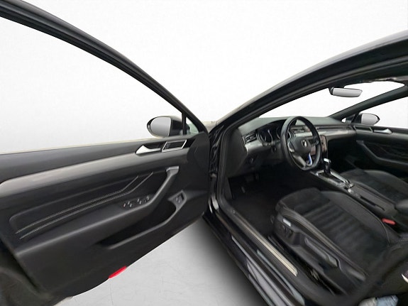 Volkswagen Passat 10 of 30