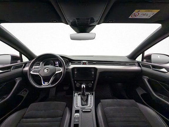 Volkswagen Passat 16 of 30