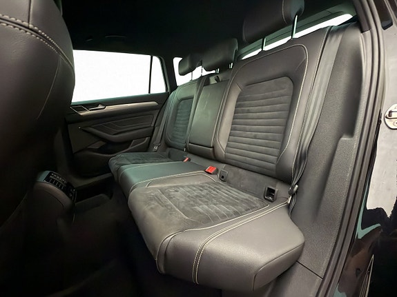 Volkswagen Passat 24 of 30