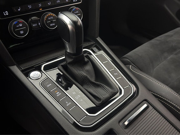 Volkswagen Passat 21 of 30