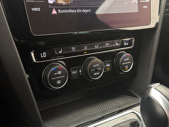 Volkswagen Passat 20 of 30