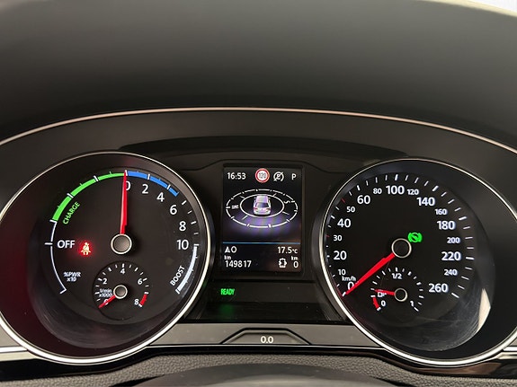 Volkswagen Passat 14 of 30