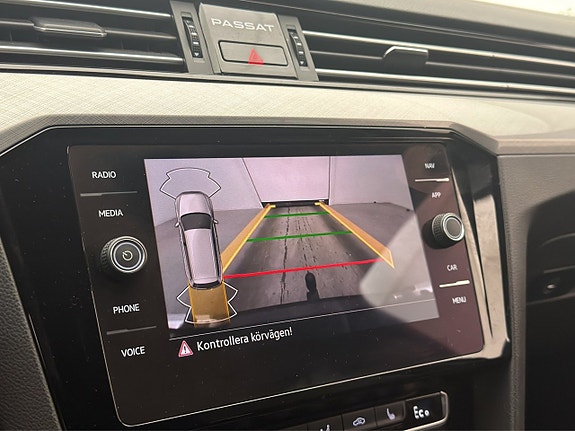 Volkswagen Passat 17 of 30