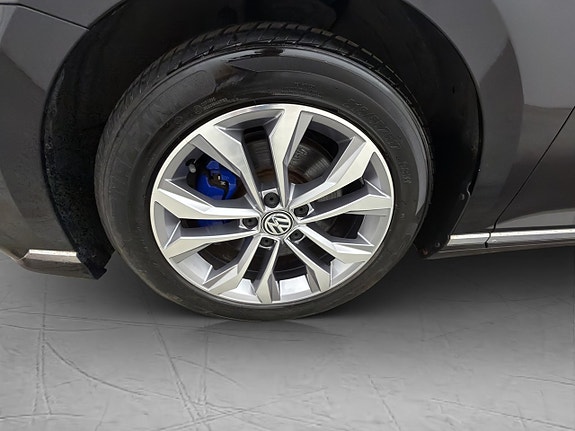 Volkswagen Passat 26 of 30