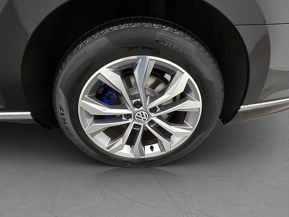 Volkswagen Passat 30 of 30