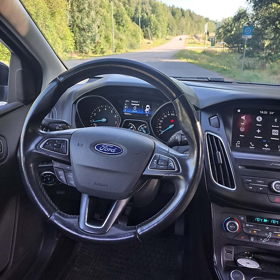 Ford Focus 2 of 8