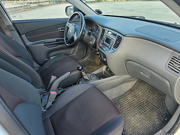 Kia Rio 10 of 17