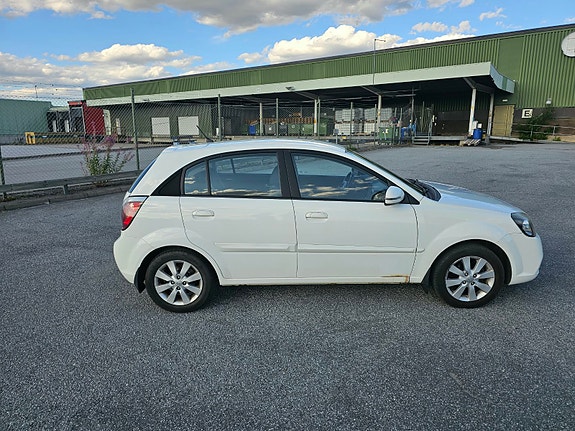 Kia Rio 6 of 17