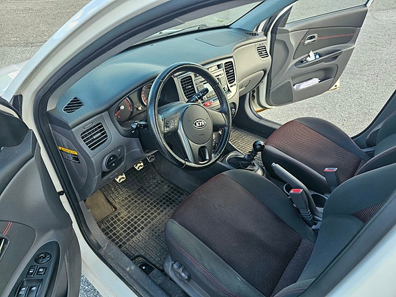 Kia Rio 9 of 17