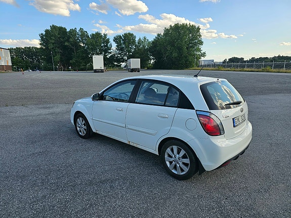 Kia Rio 3 of 17