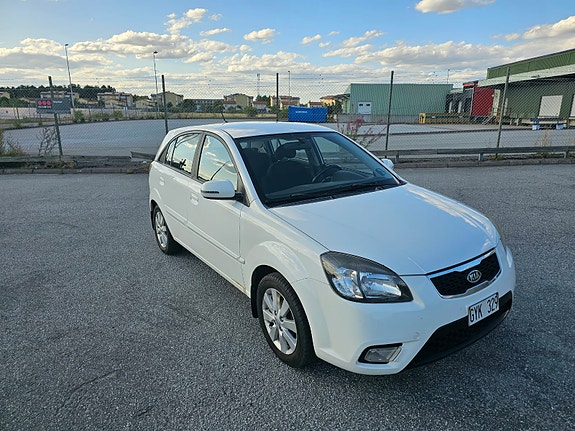 Kia Rio 7 of 17