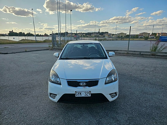 Kia Rio 8 of 17