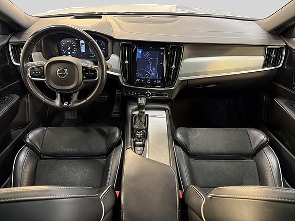 Volvo S90 10 of 30
