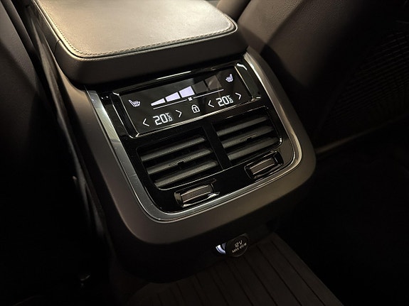 Volvo S90 18 of 30
