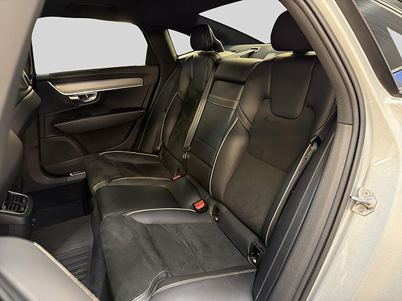 Volvo S90 16 of 30