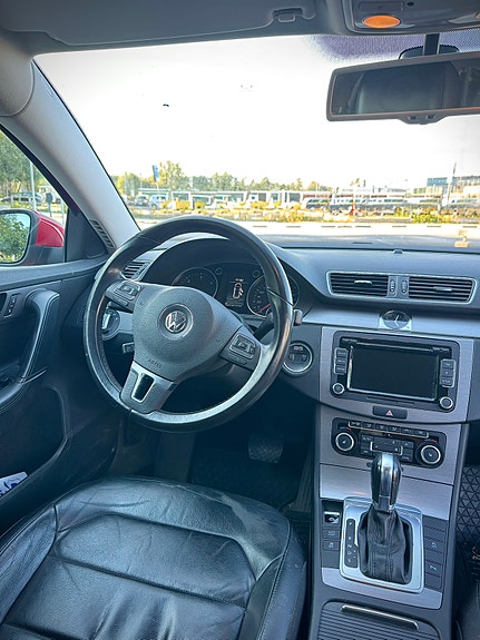 Volkswagen Passat 9 of 13