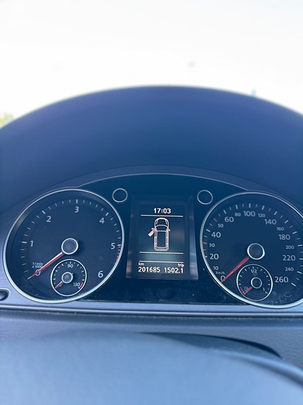 Volkswagen Passat 10 of 13