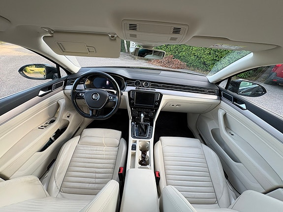 Volkswagen Passat 5 of 6