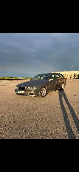 BMW 525i 3 of 4